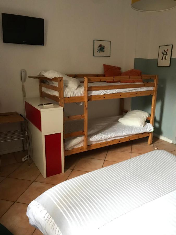 Hotel La Tour Des Fees Quissac  المظهر الخارجي الصورة