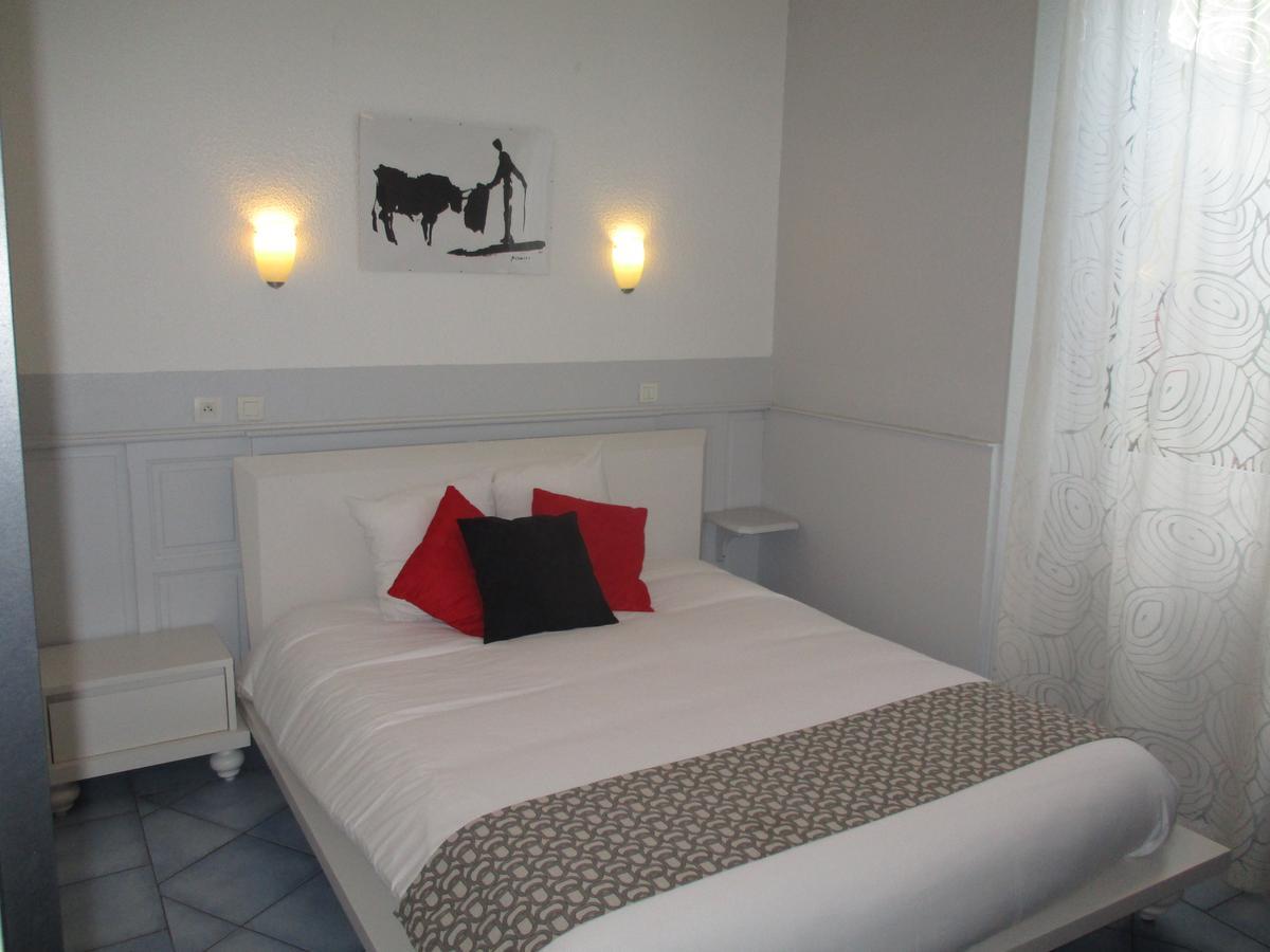 Hotel La Tour Des Fees Quissac  المظهر الخارجي الصورة